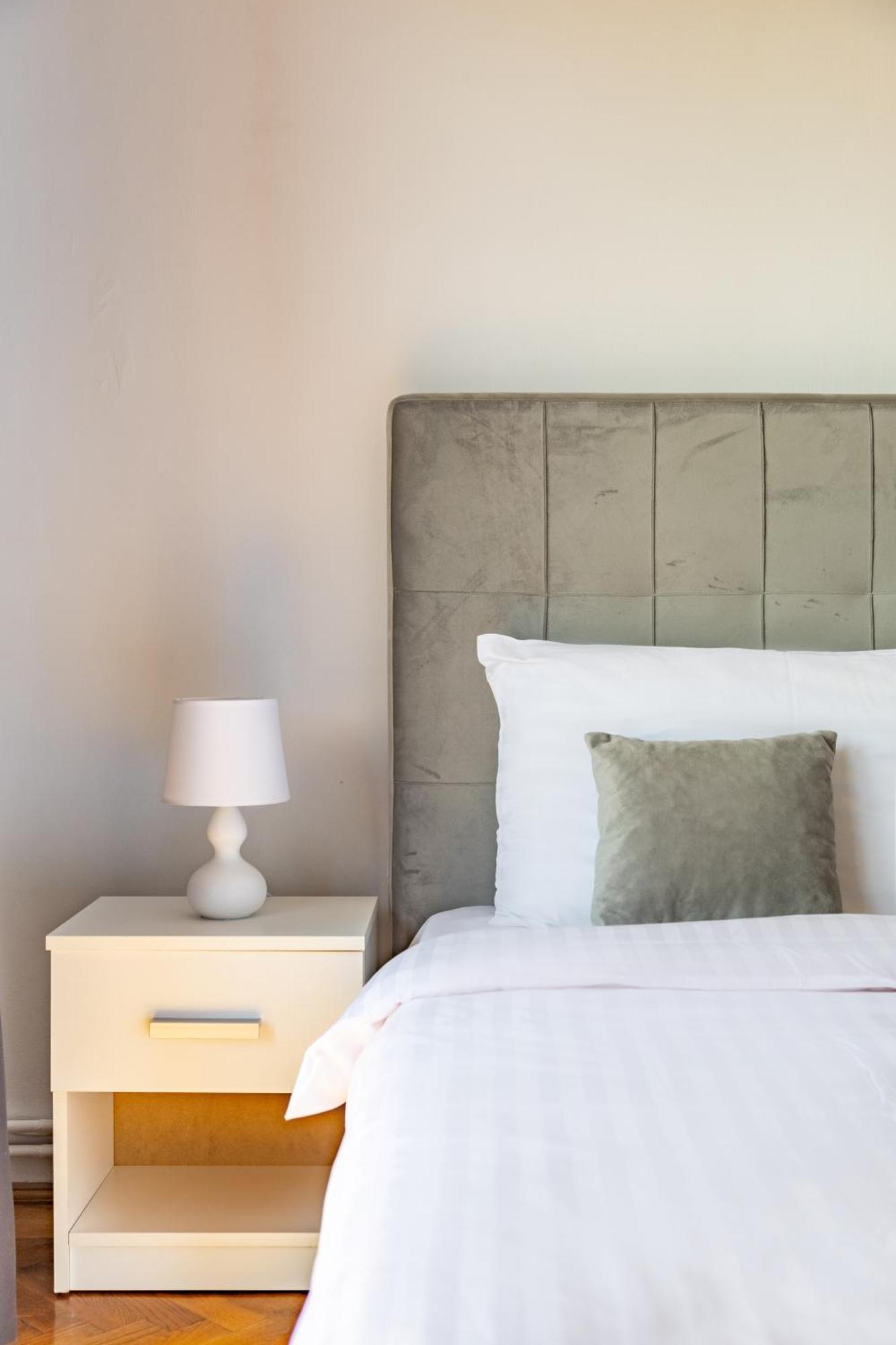 Downtown Victoria Apartments By Citybookings Bukarest Rum bild