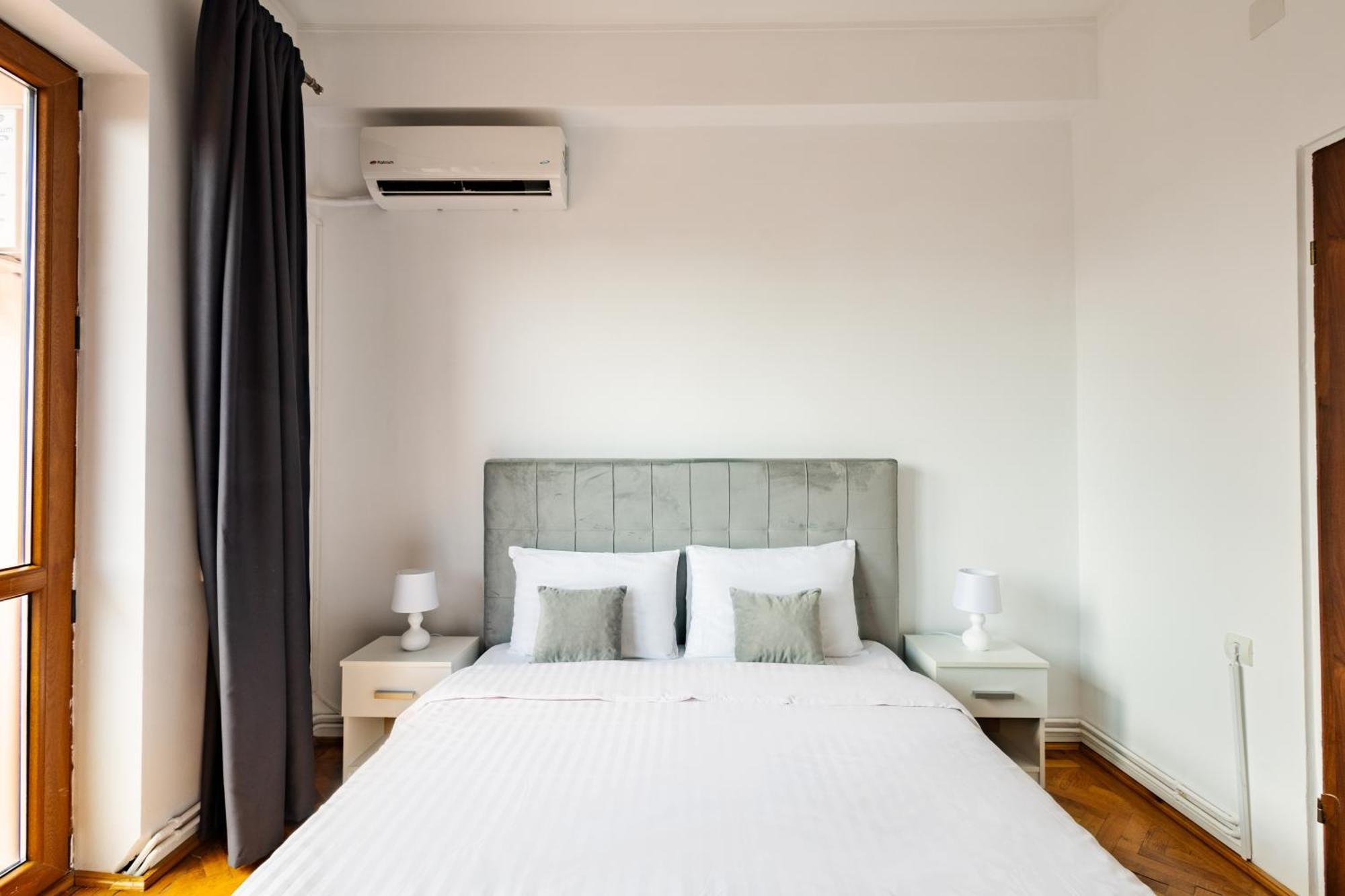 Downtown Victoria Apartments By Citybookings Bukarest Exteriör bild