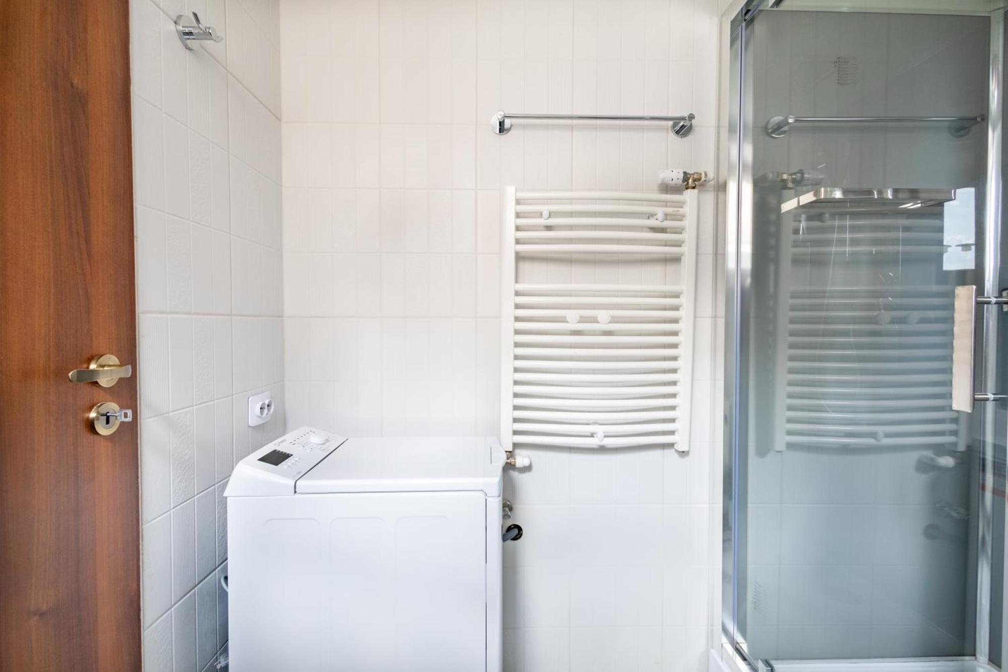 Downtown Victoria Apartments By Citybookings Bukarest Exteriör bild