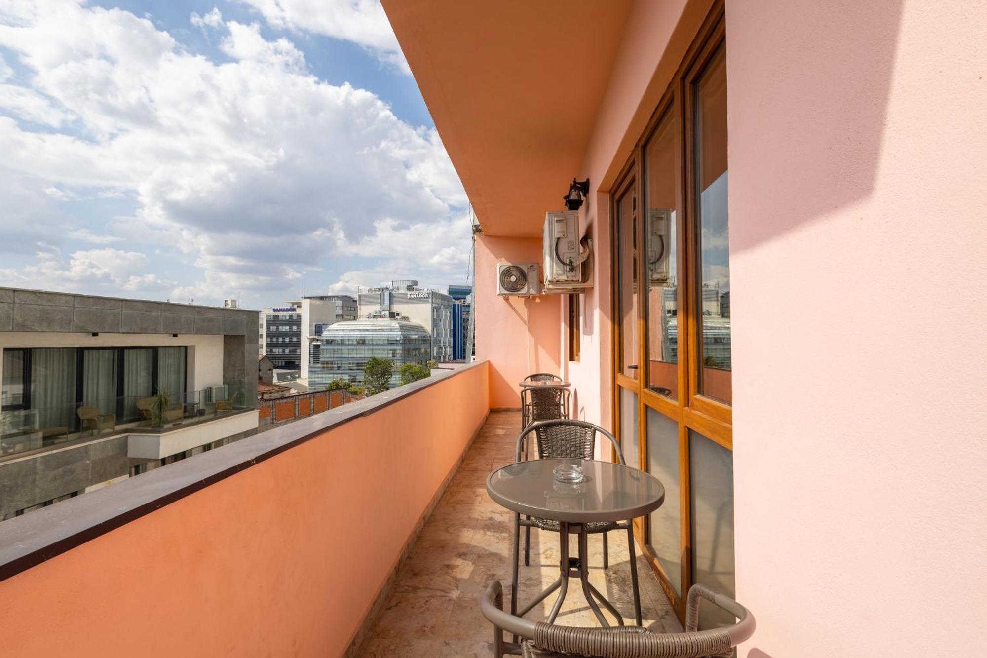 Downtown Victoria Apartments By Citybookings Bukarest Exteriör bild
