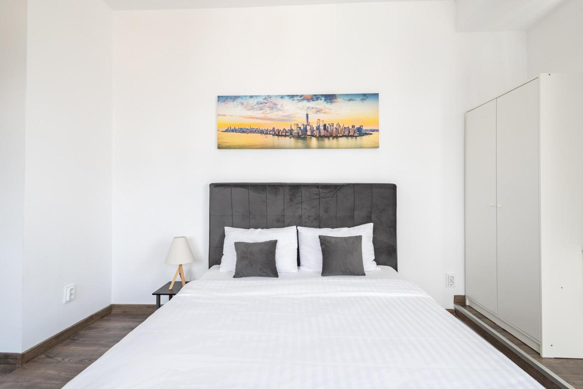 Downtown Victoria Apartments By Citybookings Bukarest Exteriör bild
